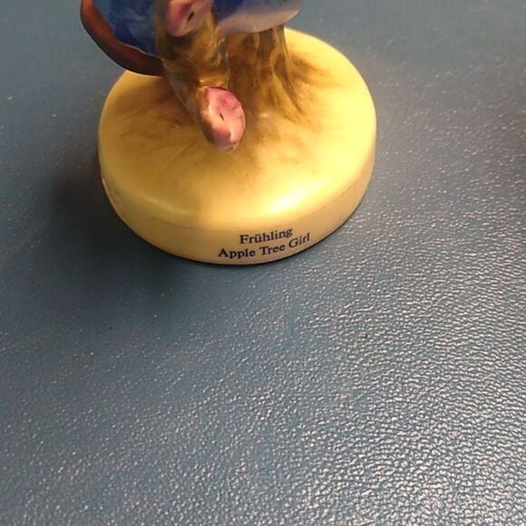 Vintage Goebel Hummel Figurine Boy and girl in Apple Trees Cottagecore - Picture 3 of 11